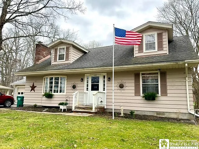210 White Oak Dr photo 1