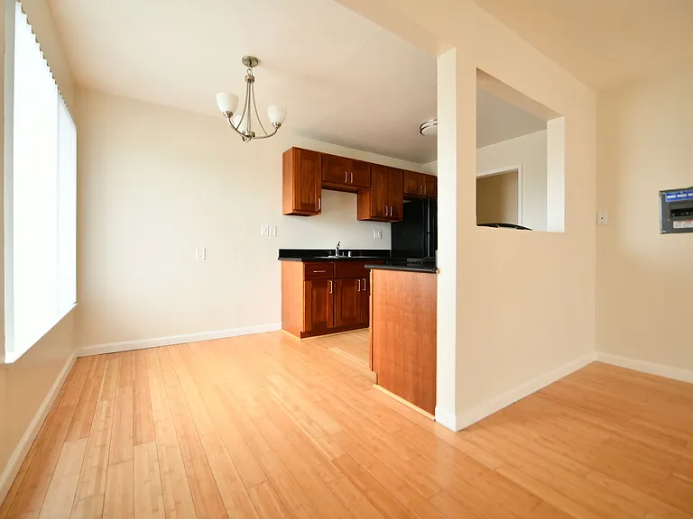 2p008 - Lake View East — Photo 22
