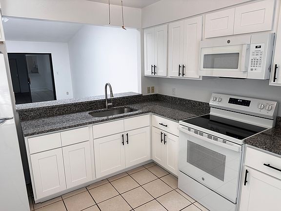 3rd image of 1118 Mill Run Cir