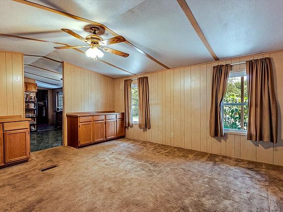 3rd image of 615 SW 20th St