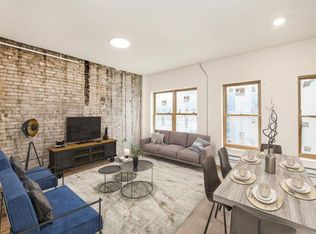 2577 N Downer Ave #212, Milwaukee, WI 53211