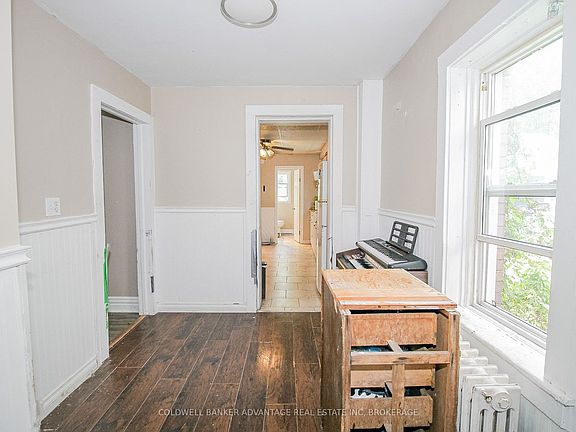 2nd image of 305 Burgar St