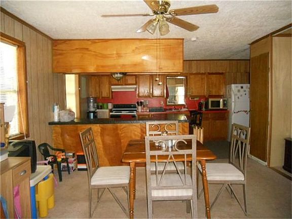 5th image of 443 Gordon Dr