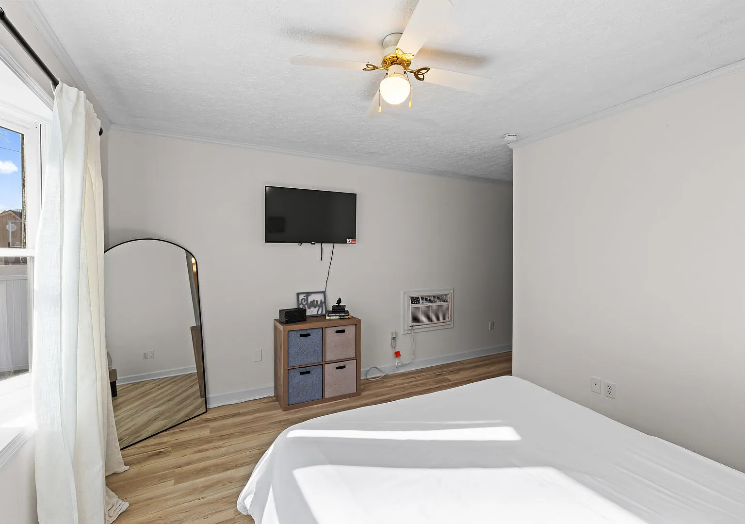 4 bed, 1800 sqft, $3,700 — Photo 1