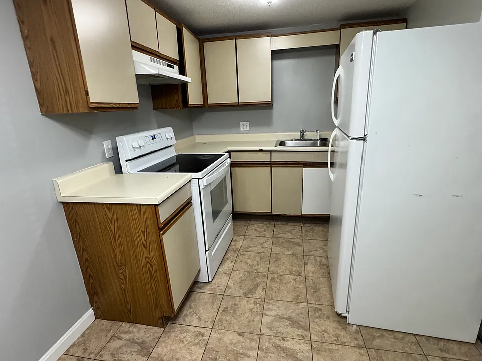 1627 Braley Rd #104