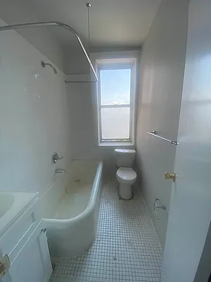 Rented by NYC LUXURY APT RENTALS CO LLC | media 15