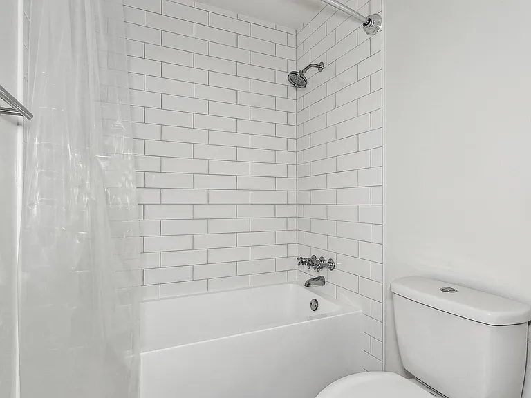 1960 Woodbridge Dr — Photo 7