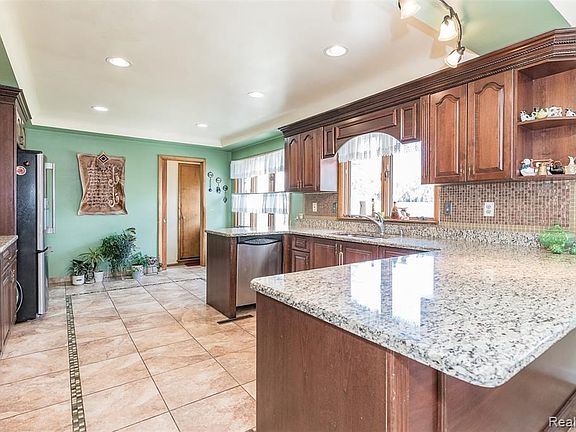4th image of 25717 Graceland Cir