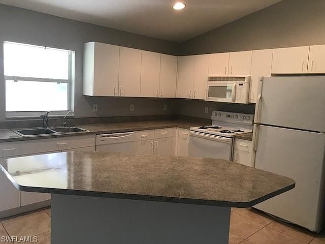 2nd image of 1800 SW 13th Ln