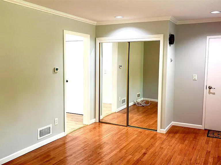 46 W Orangeburg Rd — Photo 2