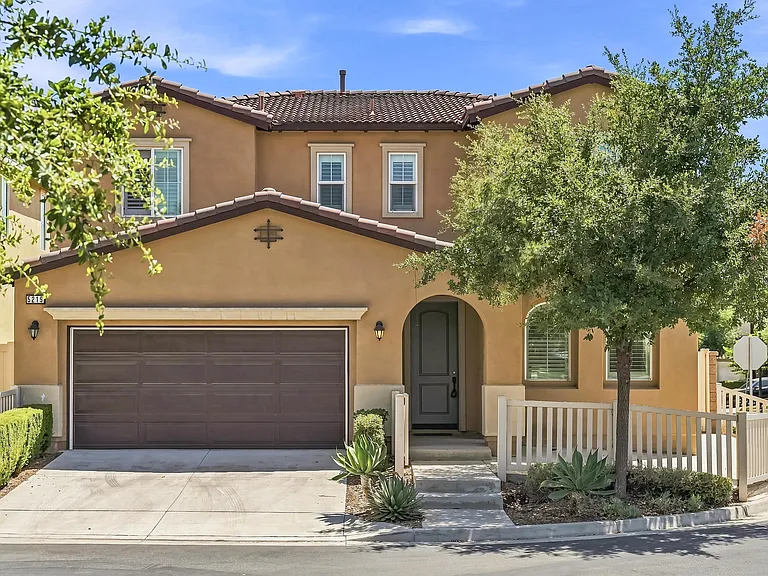 5219 Azul Dr — Photo 1
