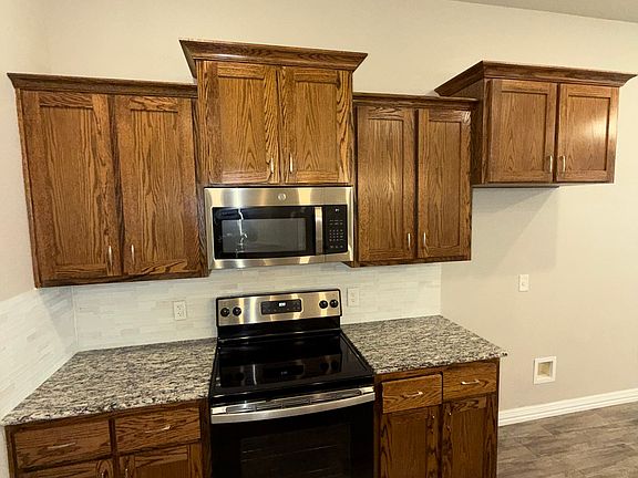 4th image of 826 United Dr