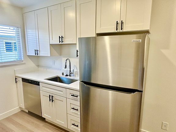 3rd image of 3771 Miramar Way APT 5