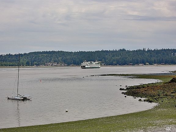 2nd image of 5624 Lighthouse Dr E