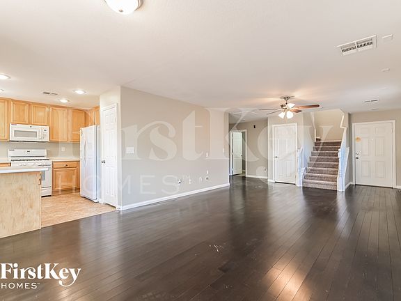 4th image of 6305 Climbing Vine Ave