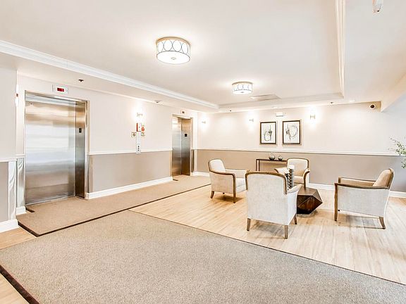 4th image of 410 W Mahogany Ct Unit 305