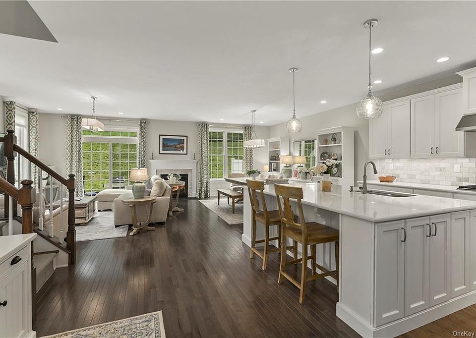1st image of 5 Dennis Ln