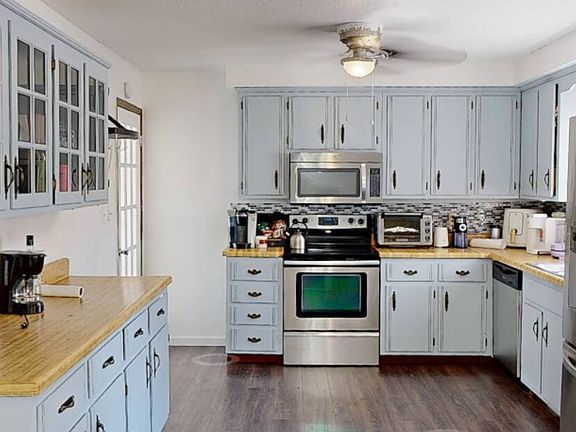 3rd image of 1820 Whispering Hills Trl