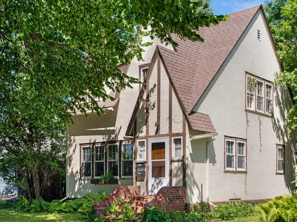 109 Chestnut St, Grand Forks, ND 58201