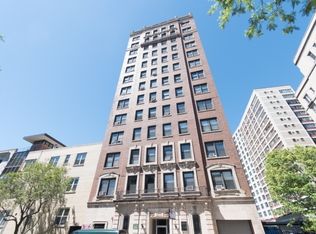 434 W Roscoe St APT 2B, Chicago, IL 60657