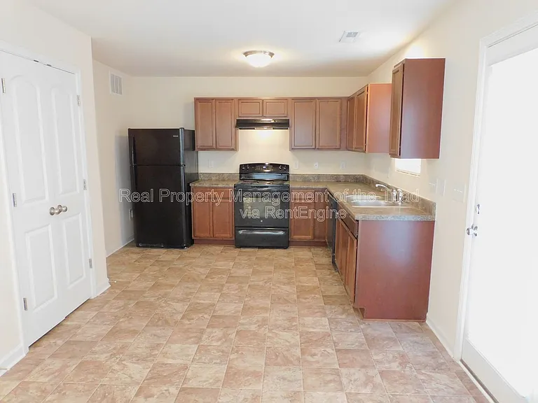 415 Hidden Brook Ln — Photo 3