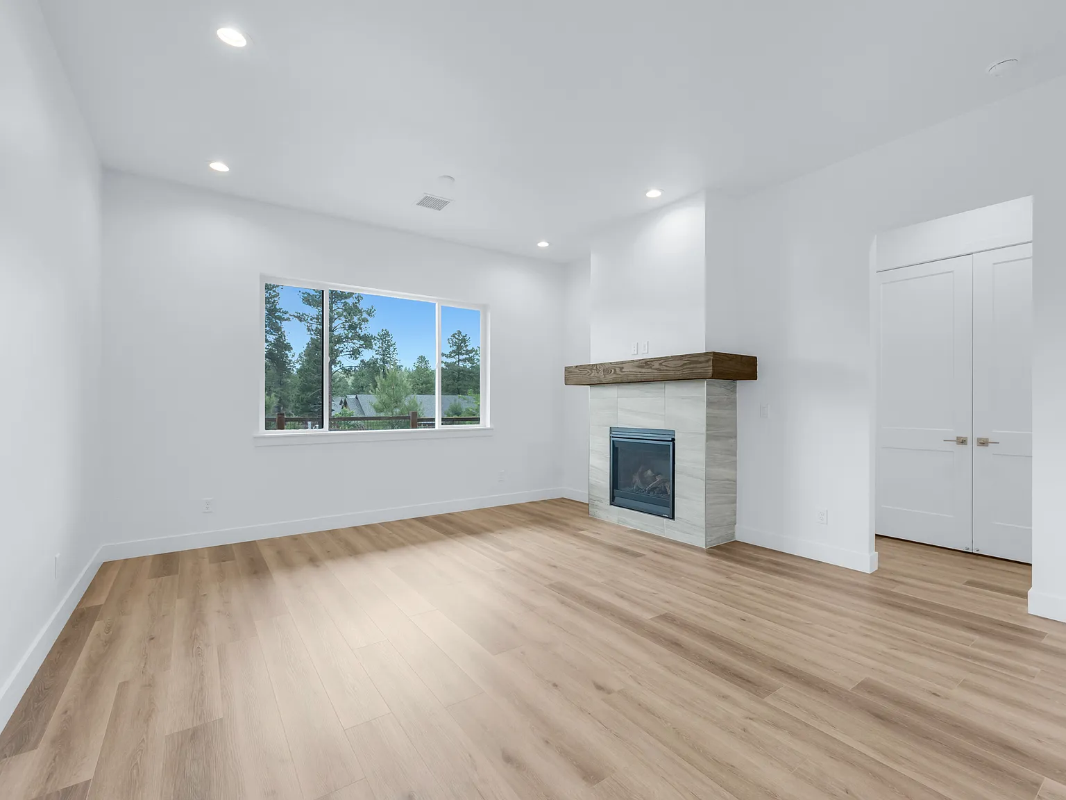 2749 S Vega St — Photo 3