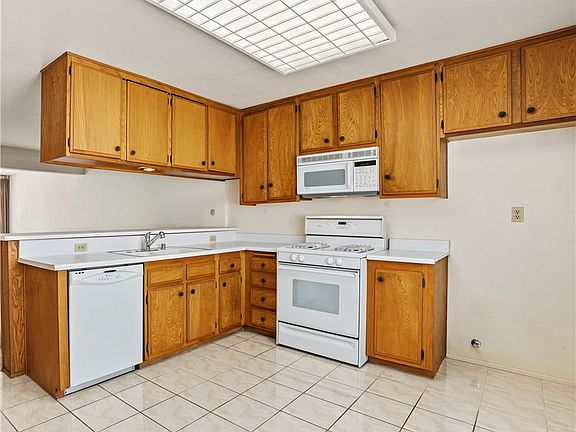 5th image of 22269 1/2 Erwin St