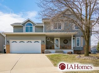 408 Floral Dr NW, Cedar Rapids, IA 52405