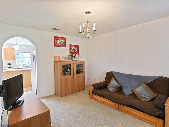 3rd image of 621 Stonehaven Dr