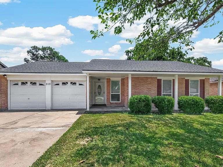 313 Stratmore Dr — Photo 1