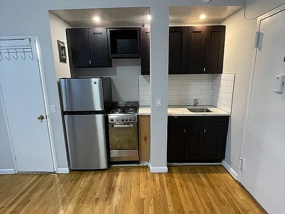 4th image of 35 W 64th St APT 9