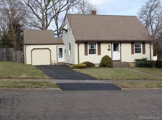 19 Lynmoor Pl, Hamden, CT 06517