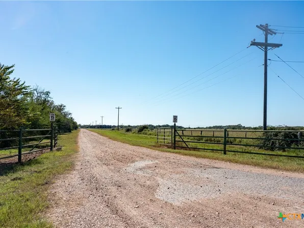 4 Gin Rd, Inez, TX 77968