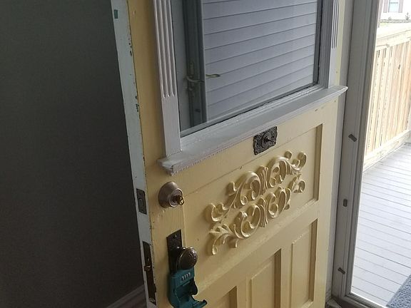 2nd image of 115 W Brown St