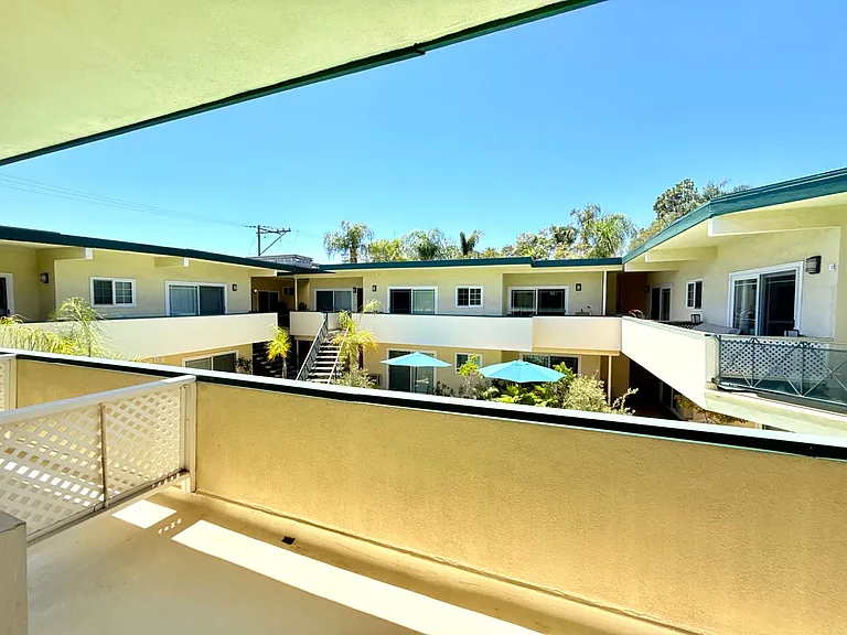 8130 Norton Ave, West Hollywood — Photo 40