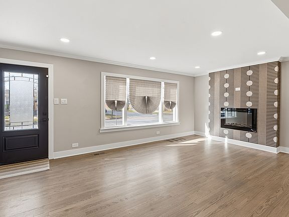4th image of 600 E 87th Pl