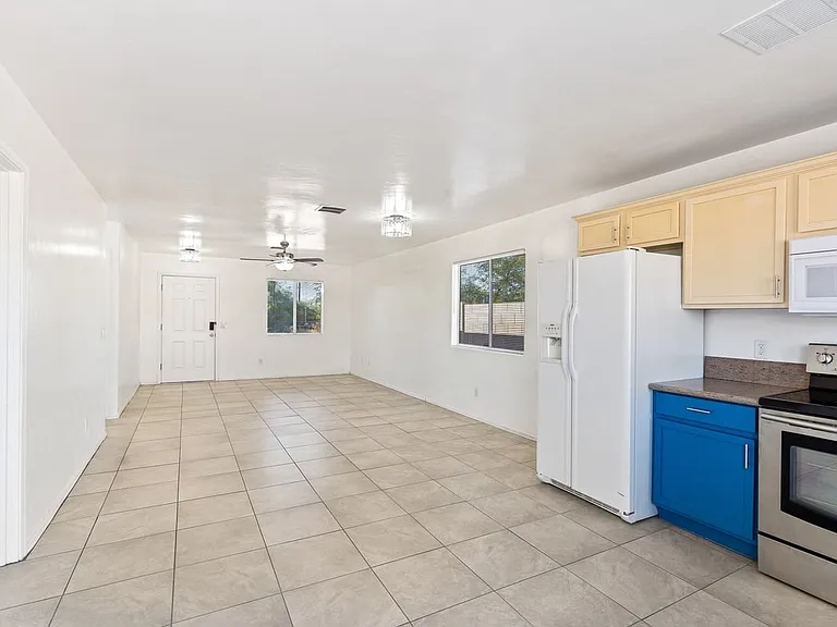 6727 S 5th Ave — Photo 9