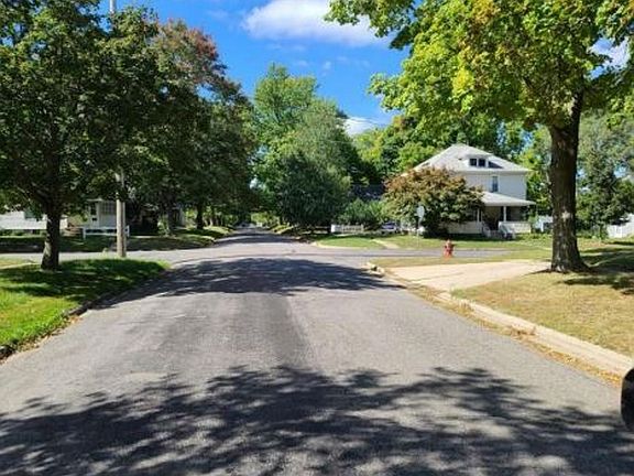 Exterior Neighborhood (street photo)