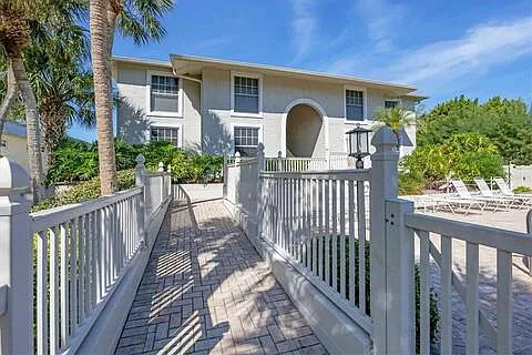 5201 Gulf Of Mexico Dr — Photo 40
