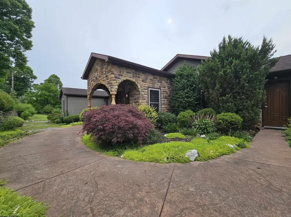 1940 Nicki St, Fairmont, WV 26554