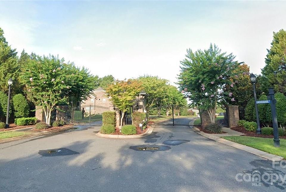 2nd image of 1222 Lancashire Dr #28