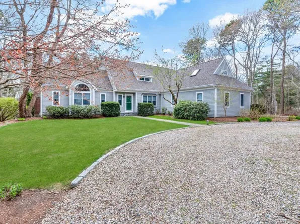 35 Punkhorn Point Road, Mashpee, MA 02649