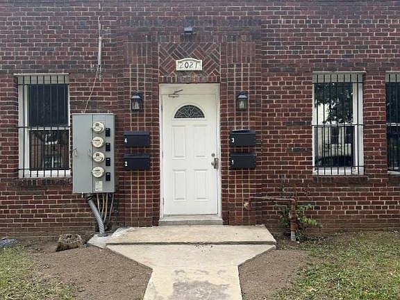 2nd image of 2021 I St NE