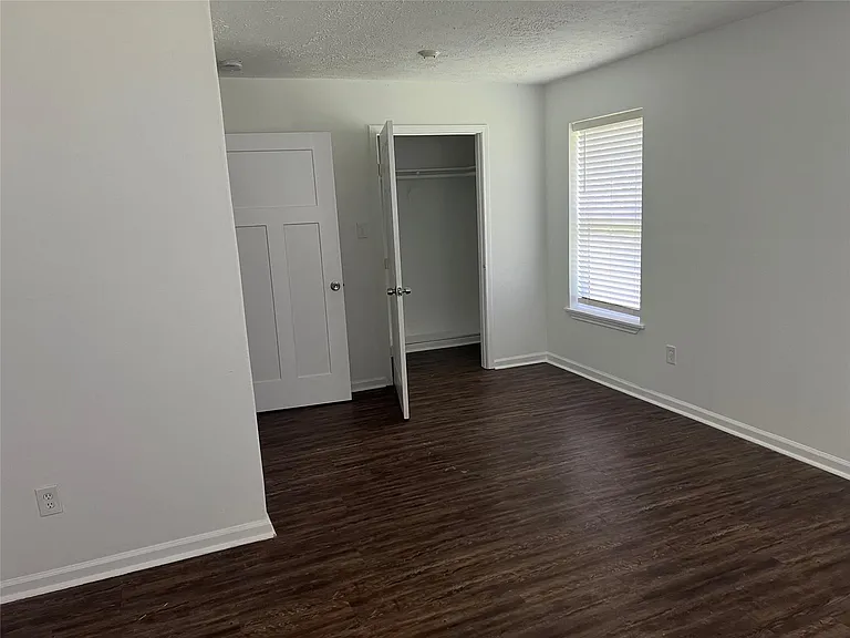 1037 Yupon St — Photo 11