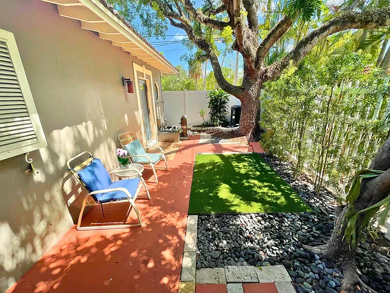222 SE 16th Ave — Photo 9