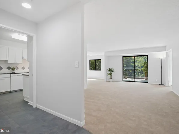 5903 Mount Eagle Dr APT 316, Alexandria, VA 22303