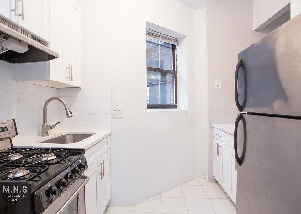 1st image of 324 W 49th St #2RE1