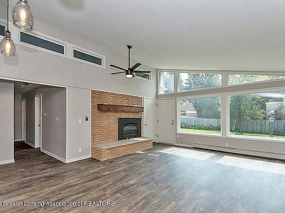 4th image of 1167 W Grand River Ave