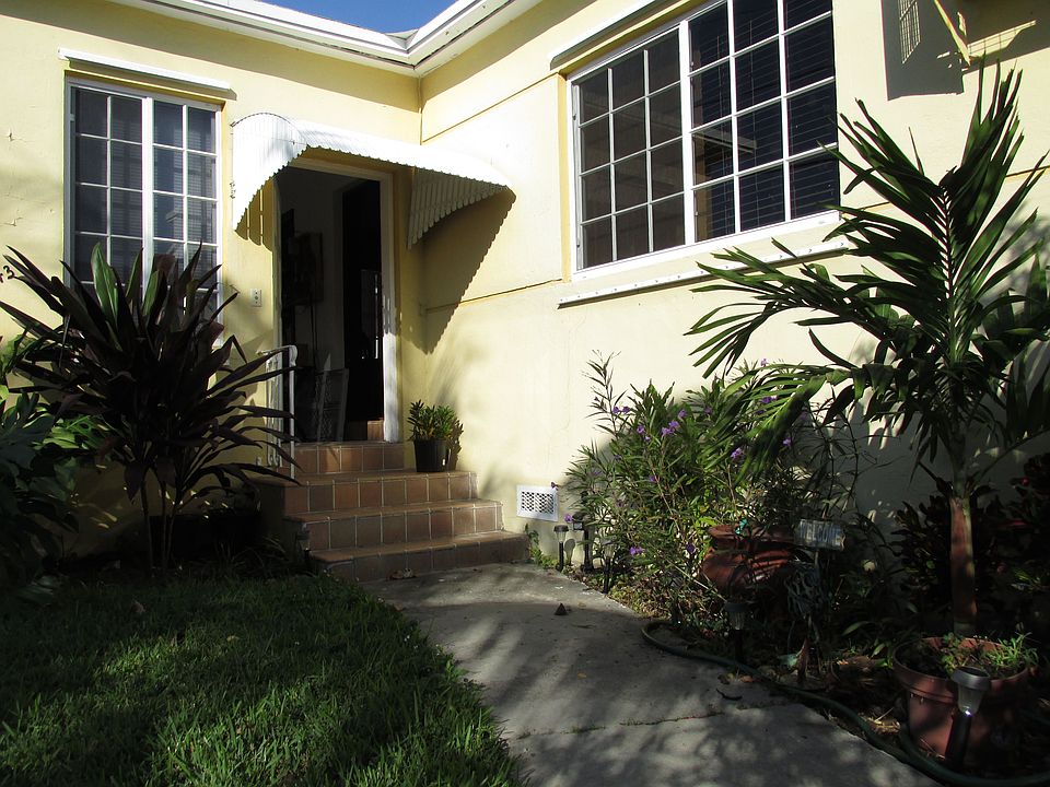 2nd image of 841 SW 11th St