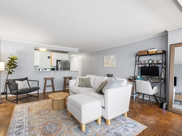 2 Hawthorne Pl APT 4K, Boston, MA 02114